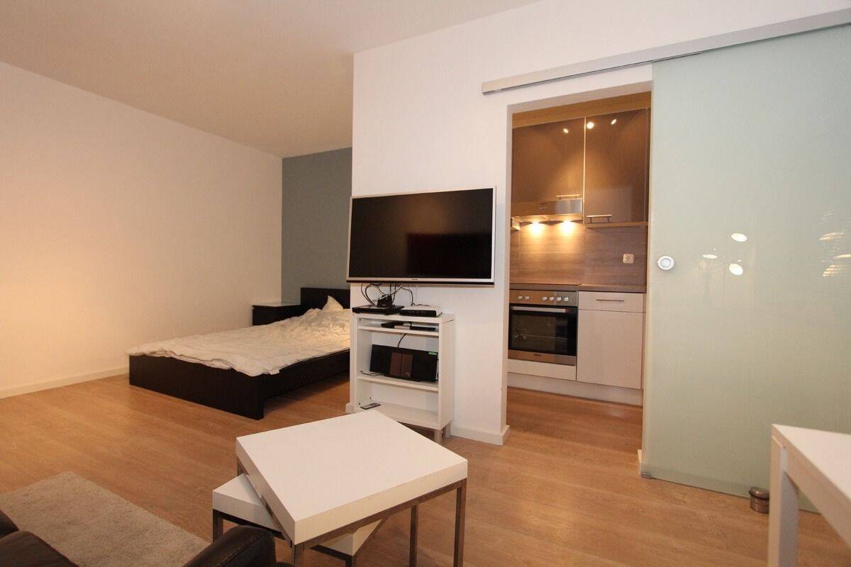 Tolles 1-Zi-Business-Apartment, separate Küche, Balkon in den ruhigen Innenhof – München – Vorschaubild 4