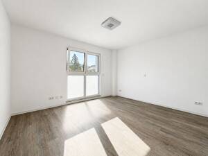Neubau-Erstbezug mit Effizienzklasse A+ ! Flexibler Grundriss, 2-3 Zimmer, Balkon und Stellplatz – 1169 Dresden – Vorschaubild 3
