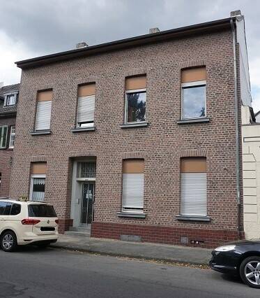 Haus der Optionen! Ruhiges und zentral gelegenes Haus mit individuellen Nutzungsmöglichkeiten – Krefeld – Bild 1 von 9