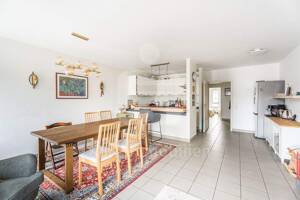 Moderne 2-Zimmer-Wohnung mit Aufzug, Balkon, TG-Stellplatz und offener Küche - sofort bezugsfrei