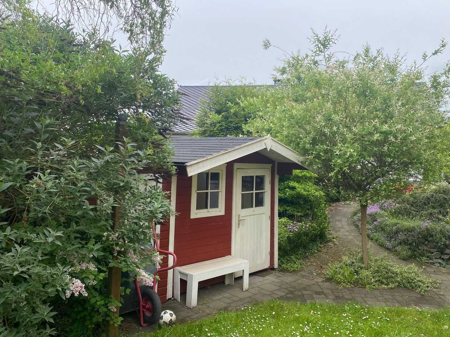 Modernes Einfamilienhaus in Holzbauweise mit großzügigem Garten, Photovoltaik und Erdwärme – Solingen – Vorschaubild 3