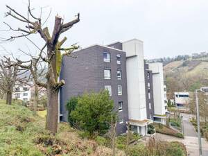 Renovierte familienfreundliche 4-Zimmer-Wohnung mit Balkon und Garage in ruhiger Lage