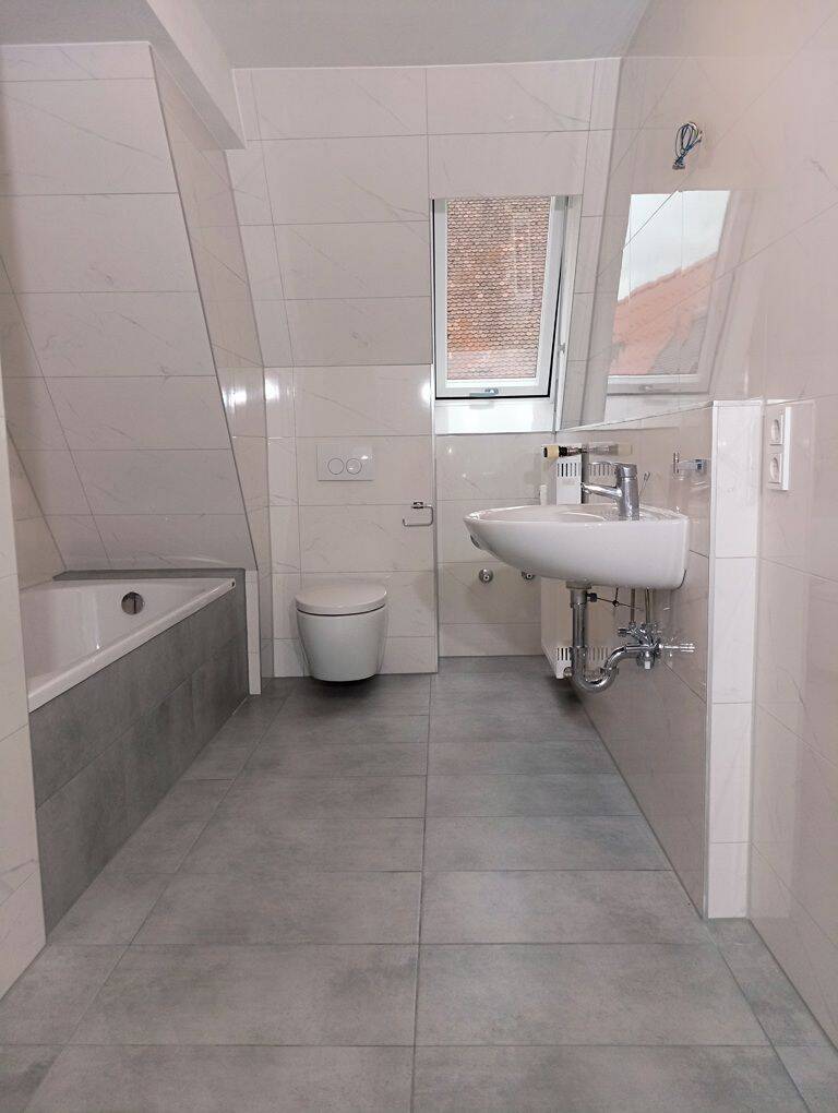 Renovierte helle 2-Zimmer Wohnung inkl. EBK/Stellplatz 1.OG – Nürnberg – Vorschaubild 2