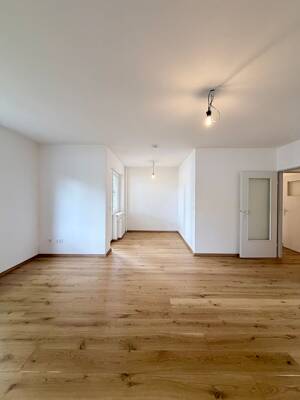 Stilvolle 2 Zimmer Wohnung mit Parkett, Balkon und Außenstellplatz in Lichterfelde – 12203 Berlin – Vorschaubild 2