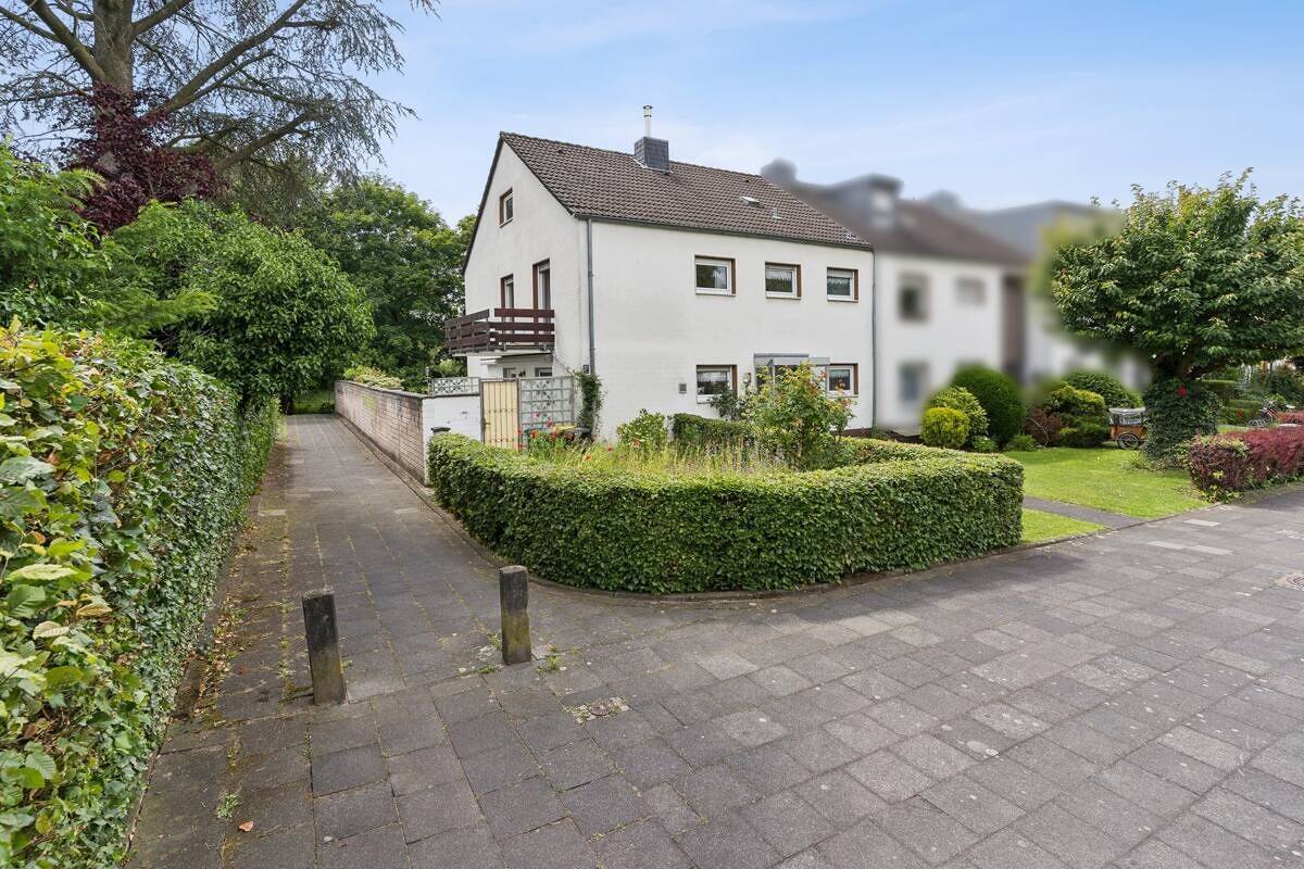geräumiges Reihenendhaus in beliebter Lage von Köln – 50739 Köln – Bild 1 von 9