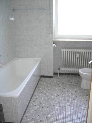 4-Zimmer-Wohnung mit großem Südbalkon und TG Nähe Albert-Schweitzer-Gymnasium – 91056 Erlangen – Vorschaubild 9
