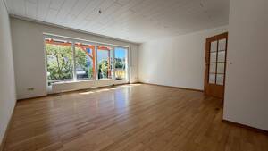 4-Zimmer-Wohnung mit Balkon/Terrasse und kleinem Garten in Dechsendorf