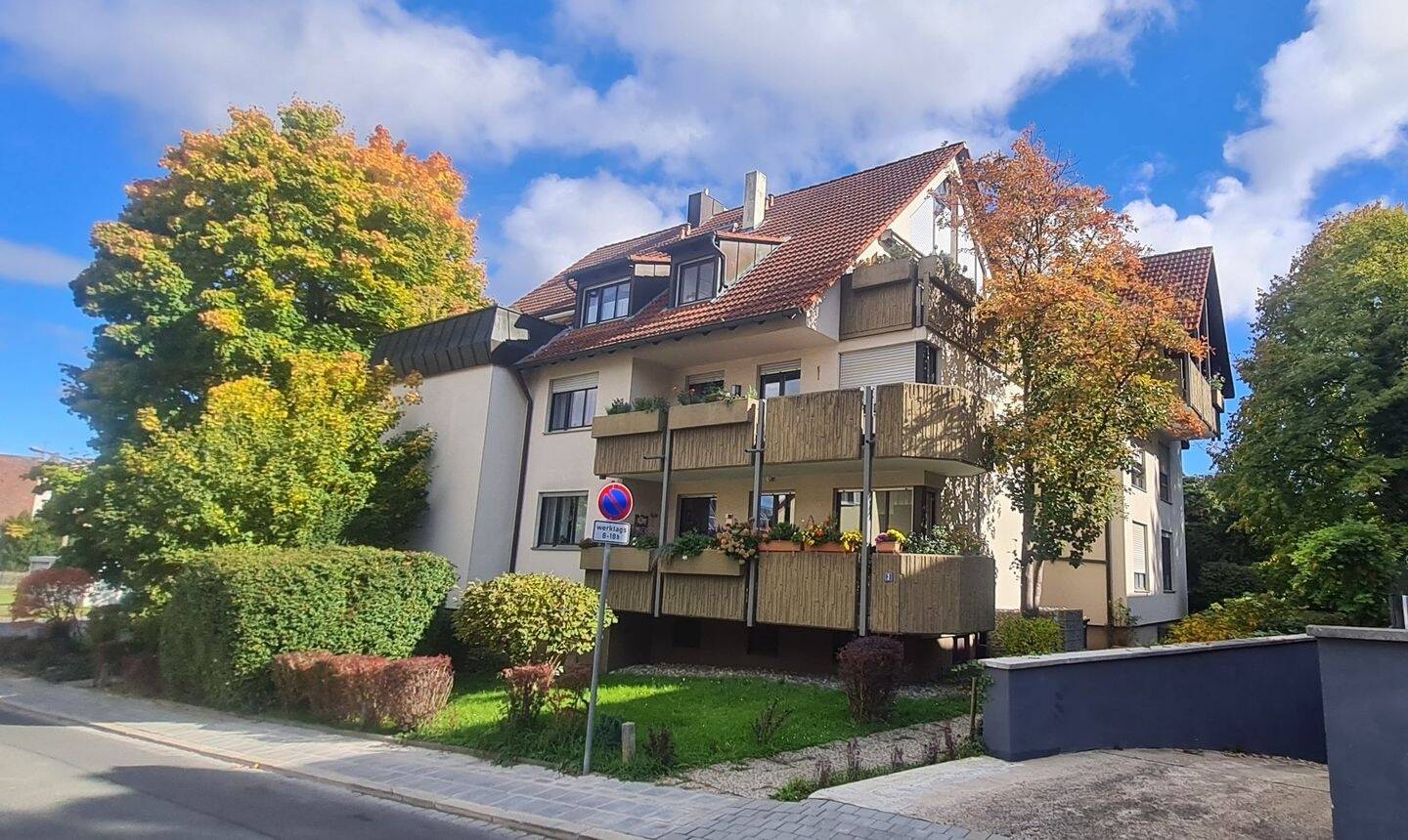 TOP ausgestattete 3,5 Zimmer Wohnung mit Balkon in sehr guter Lage von NÜRNBERG-Laufamholz – Nürnberg – Bild 1 von 9
