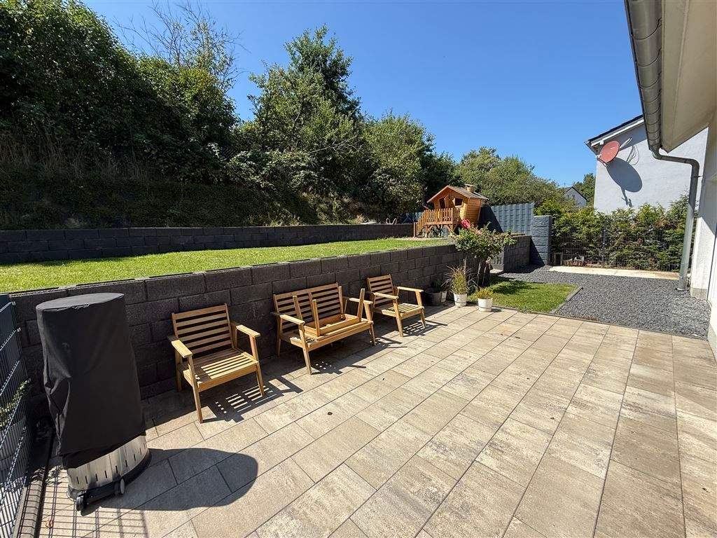 Modernes Einfamilienhaus in energieeffizienter Bauweise / Garten und Außenpool – Völklingen – Vorschaubild 5