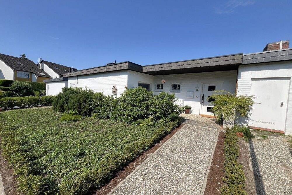 Modernisierter und sonniger 4 Zimmer-Atrium-Bungalow mit Garage und PV am Forst Klövensteen – Schenefeld – Bild 1 von 9