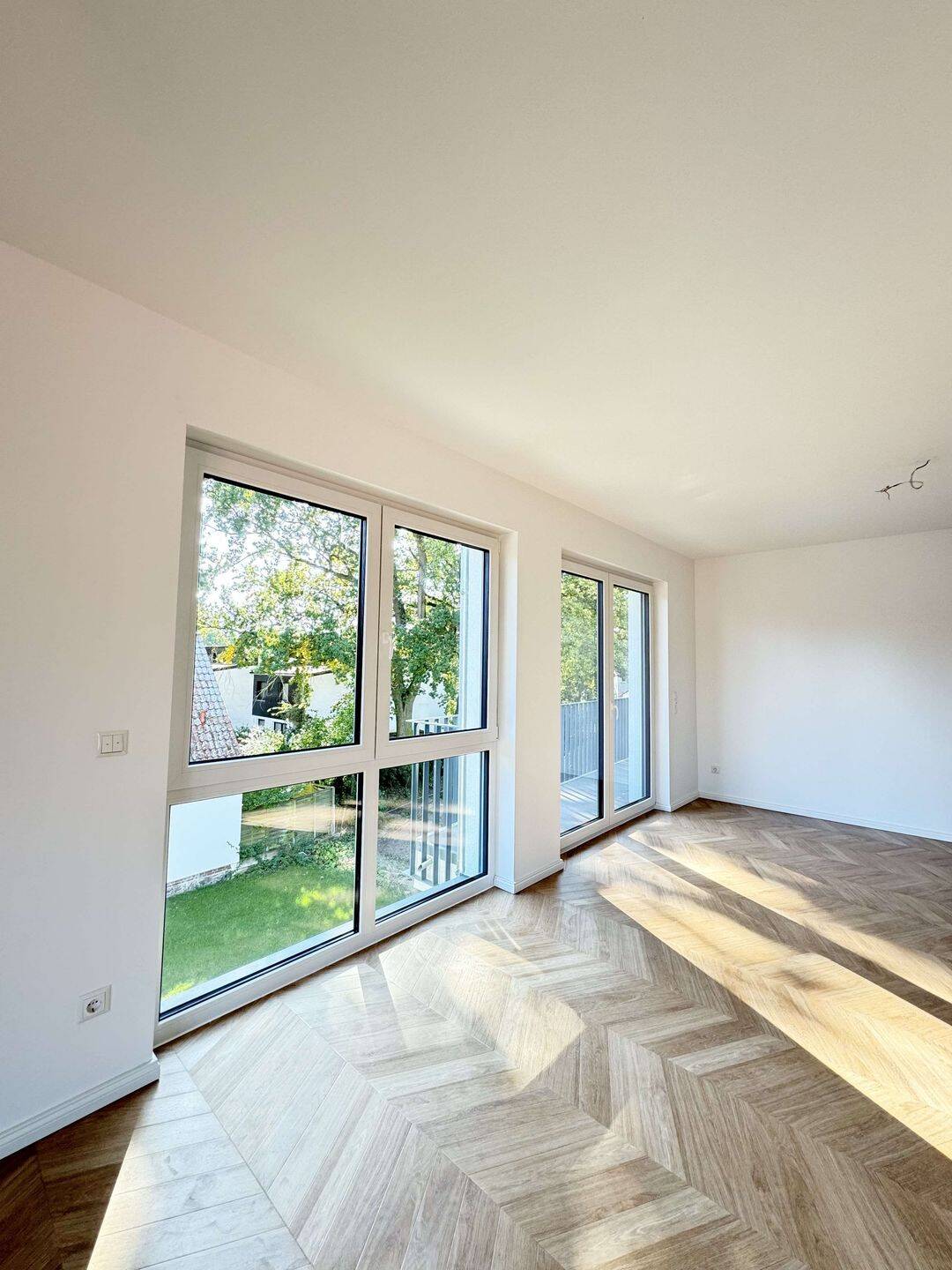 Exklusive 3-Zimmer-Wohnung mit 2 Balkonen, EBK, TG-Platz – Hannover – Vorschaubild 2
