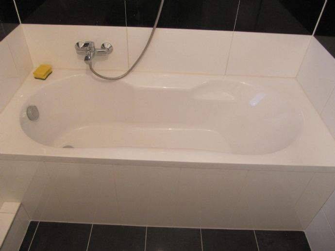 Provisionsfreie Super-Rendite, in Oberhausen. 6-Familienhaus, Balkone, Garten, 7 Garagen, Stellplätze, Ausbau und Baureserve mit 48.000,- € KM – Oberhausen – Vorschaubild 8