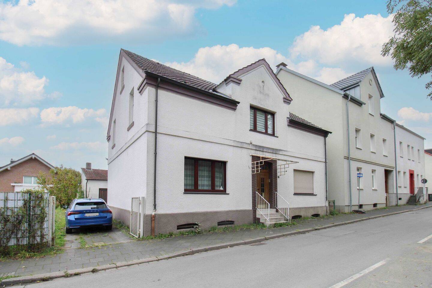 Sofort starten: Leerstehendes Zweifamilienhaus mit Garten und viel Potenzial in Bochum Laer