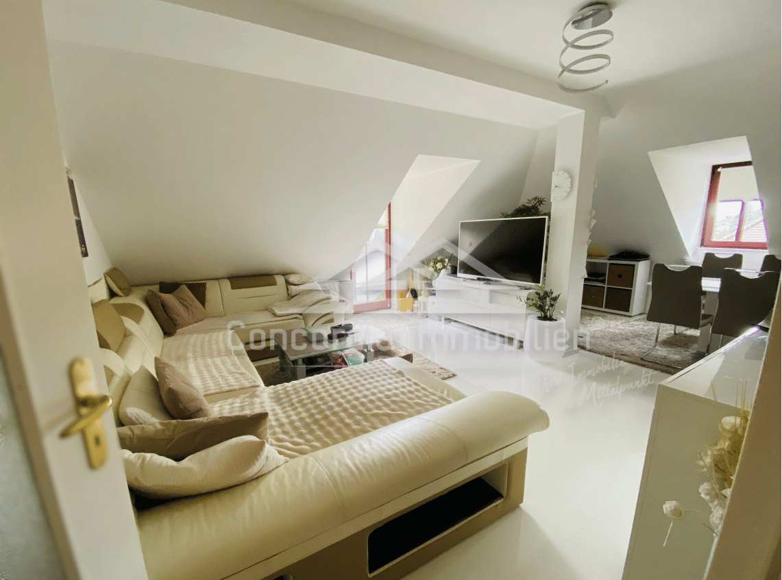 Charmant u. hell; Dachgeschosswohnung mit Weitblick und Stellplatz – Radebeul – Bild 1 von 5