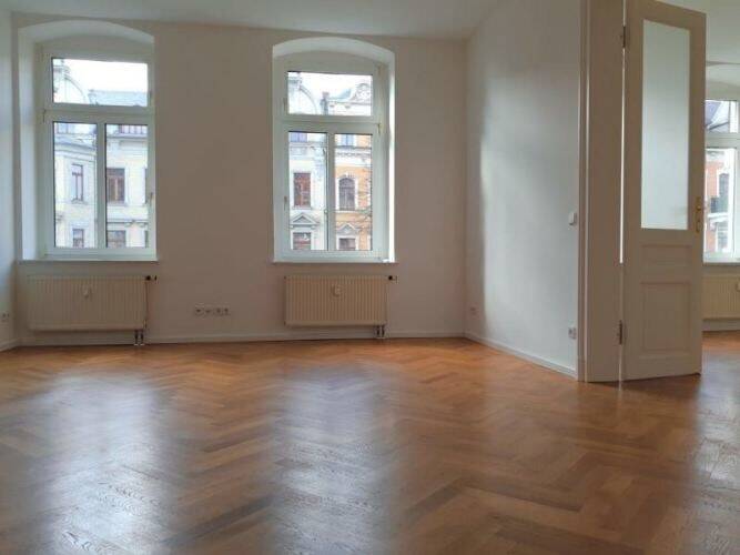 +++ATTRAKTIVE ALTBAU-WOHNUNG MIT ZWEI BALKONE, EICHENHOLZPARKETT, MODERNEM BAD SOWIE LIFT+++ – Chemnitz – Vorschaubild 3