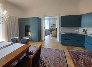 Bezugsfertig! Einfach fantastisch! Hochwertig sanierte Altbauwohnung mit Aufzug, Stuck, Parkett, Südbalkon, 2 Bädern, Einbauküche uvm. – 10557 Berlin – Vorschaubild 8