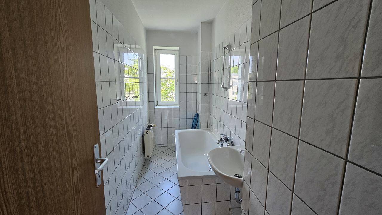 bei uns ZUHAUSE Bad und Küche mit Fenster – Magdeburg – Vorschaubild 8