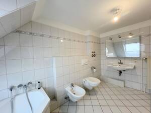 Ruhige Lage - Maisonette-Wohnung mit sonnigem Balkon und Blick ins Grüne – 22395 Hamburg – Vorschaubild 8