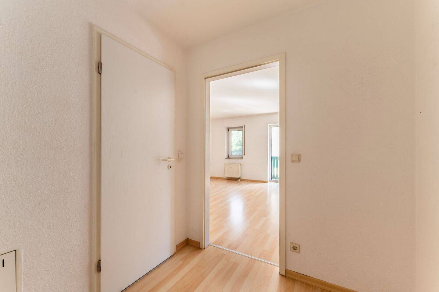 Freie! Eigentumswohnung mit Südbalkon und TG-Stellplatz - Gestaltungspotenzial inklusive! – Dresden – Vorschaubild 6