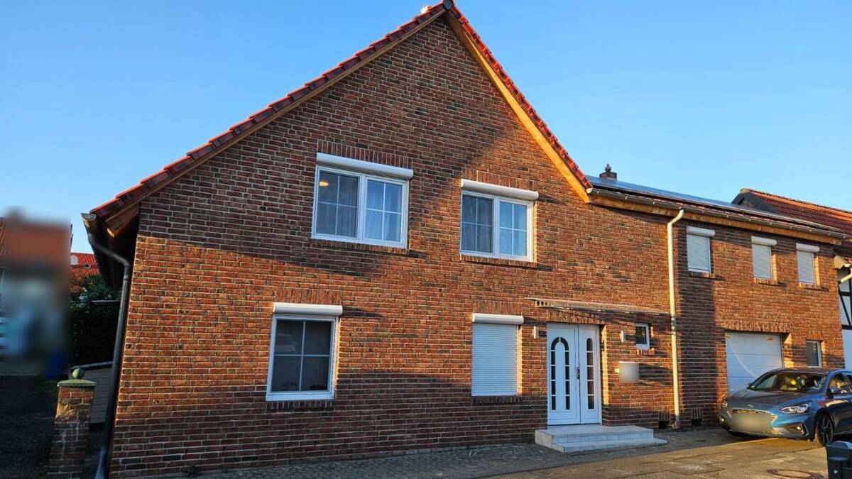 Einfamilienhaus mit 195?m² Wohnfläche, Garten-Sauna und Photovoltaikanlage in Salzgitter – 38239 Salzgitter – Bild 1 von 9