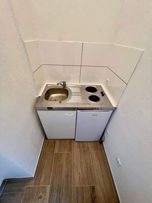 Großzügige 1-Zimmer-Wohnung Saniert mit schönem Ausblick, Aufzug, Stellplatz – 24103 Kiel – Vorschaubild 5