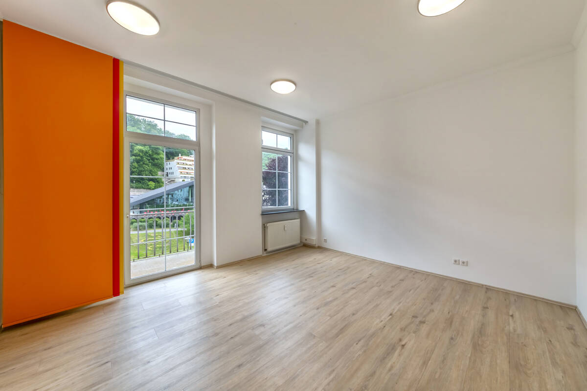 LUKRATIVES RENDITEOBJEKT! Wohn-und Geschäftshaus mit 8 Einheiten und 16 Stellplätzen in Schlangenbad – Schlangenbad – Vorschaubild 4