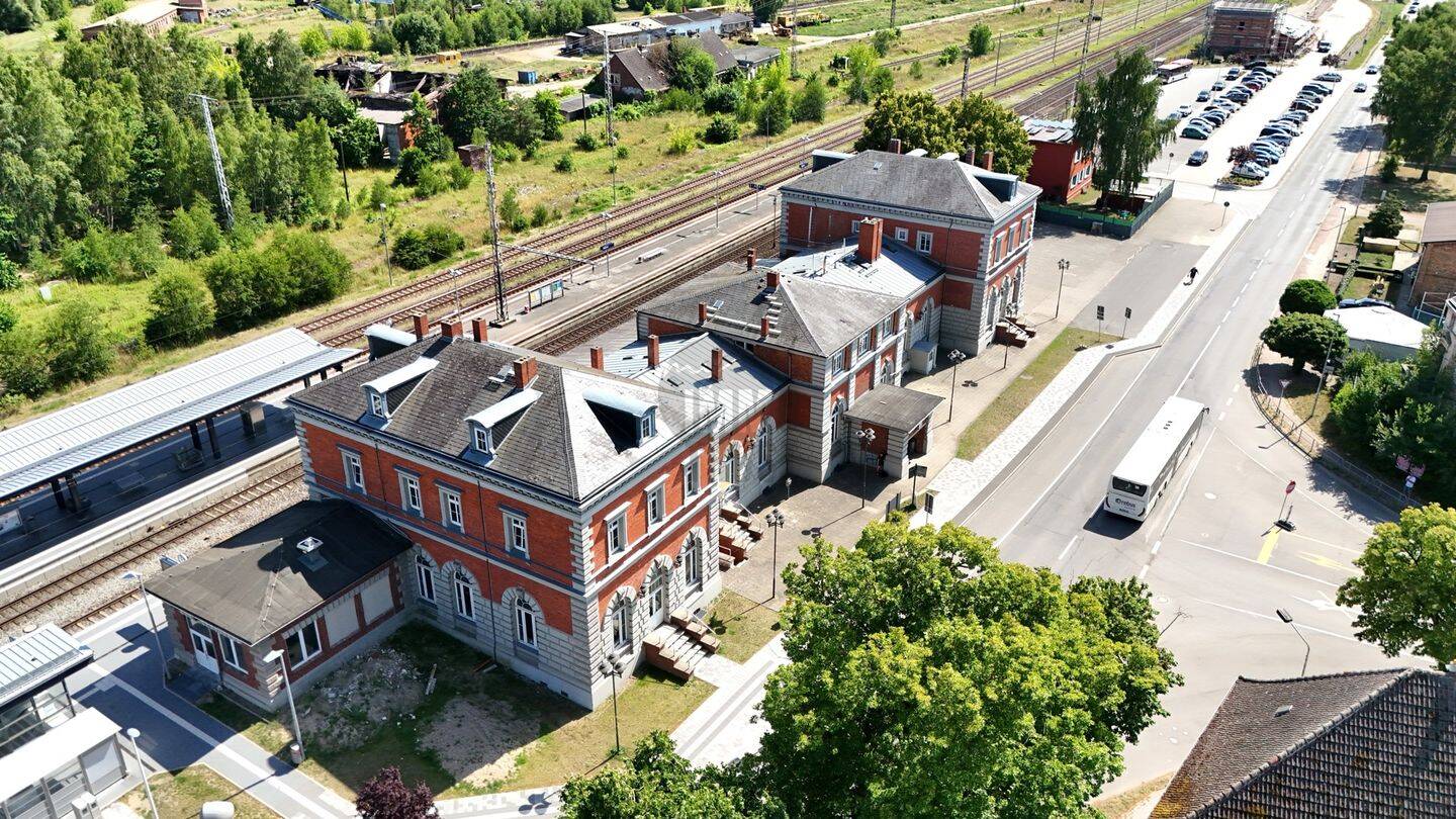 DER BAHNHOF BÜTZOW: WO HISTORISCHE ARCHITEKTUR AUF DIE RENDITE DER ZUKUNFT TRIFFT – Bützow – Vorschaubild 4