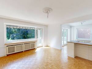 Besonderer Wohncharme: 2-Zimmer-Wohnung mit Balkon, Wintergarten, EBK & Tageslichtbad