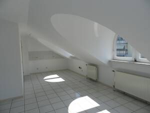 Großzügig geschnittene 2 Zimmer Dachgeschosswohnung in Freiburg - Zähringen – 79104 Freiburg im Breisgau – Vorschaubild 5