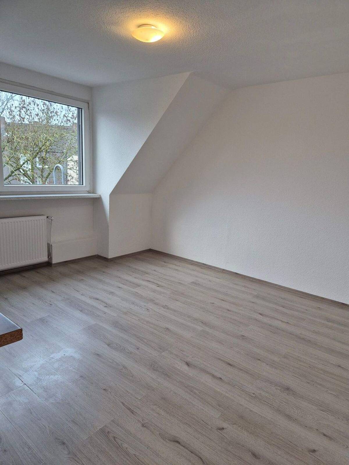 Helles 1-Zimmer-Apartment mit Küche – ideal für Singles & Pendler – 47057 Duisburg – Bild 1 von 3
