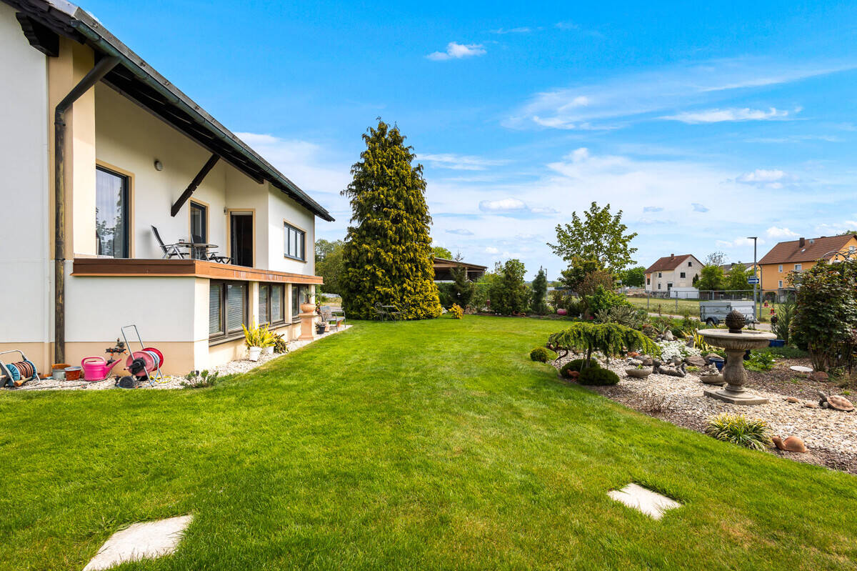 Großzügiges Einfamilienhaus mit reichlich Ausbaupotenzial & herrlichem Gartenparadies! – Schwandorf – Vorschaubild 9