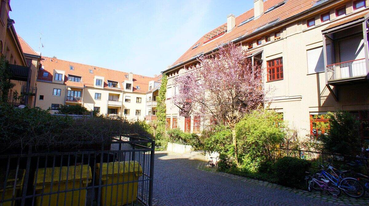 Dachgeschosswohnung mit Ausbaureserve in denkmalgeschützter Wohnanlage in Augsburg – Augsburg – Vorschaubild 3