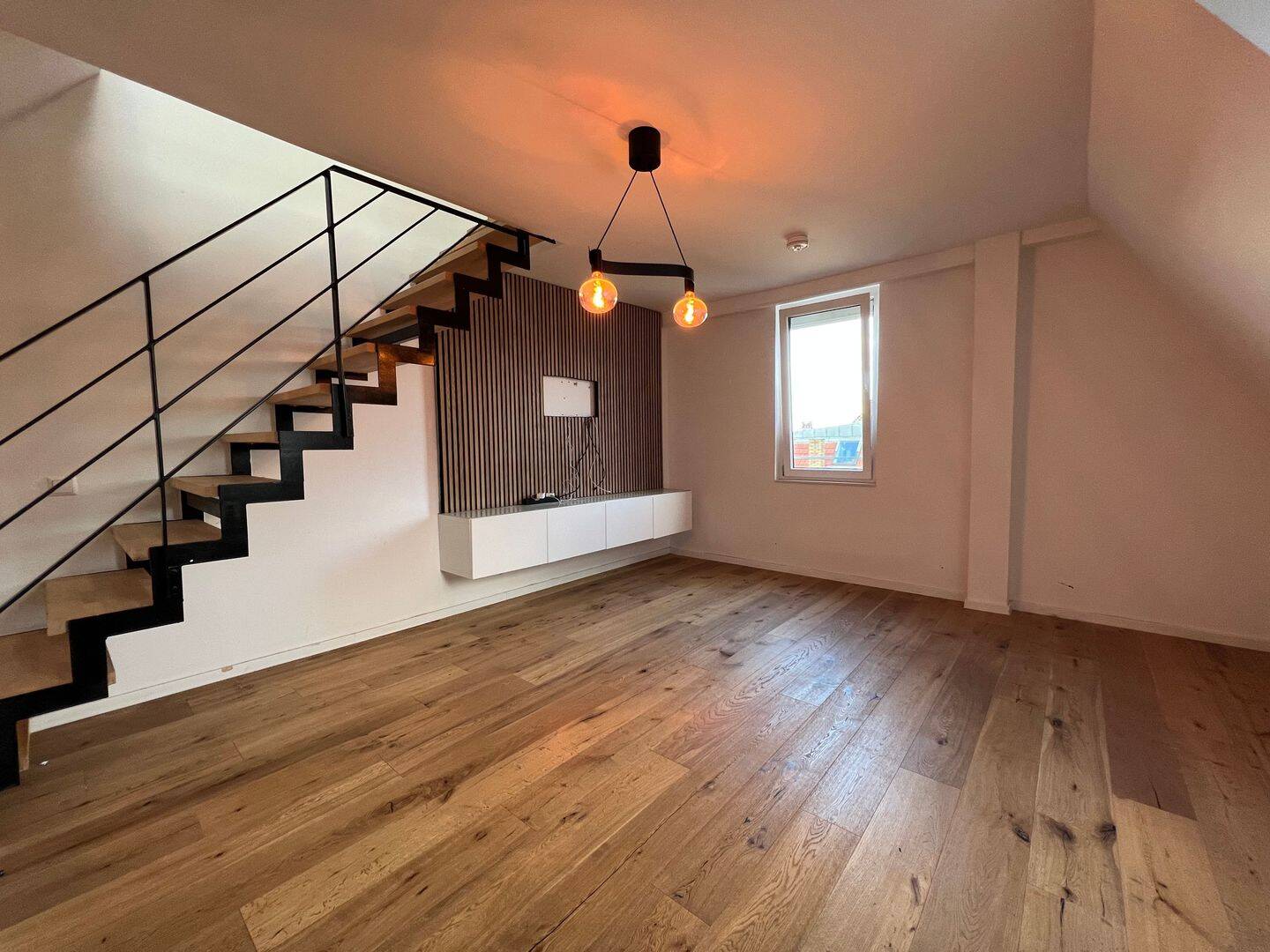 DUVE: Exklusive Maisonette-Wohnung mit Stil - modernes Wohnen auf zwei Ebenen in Toplage