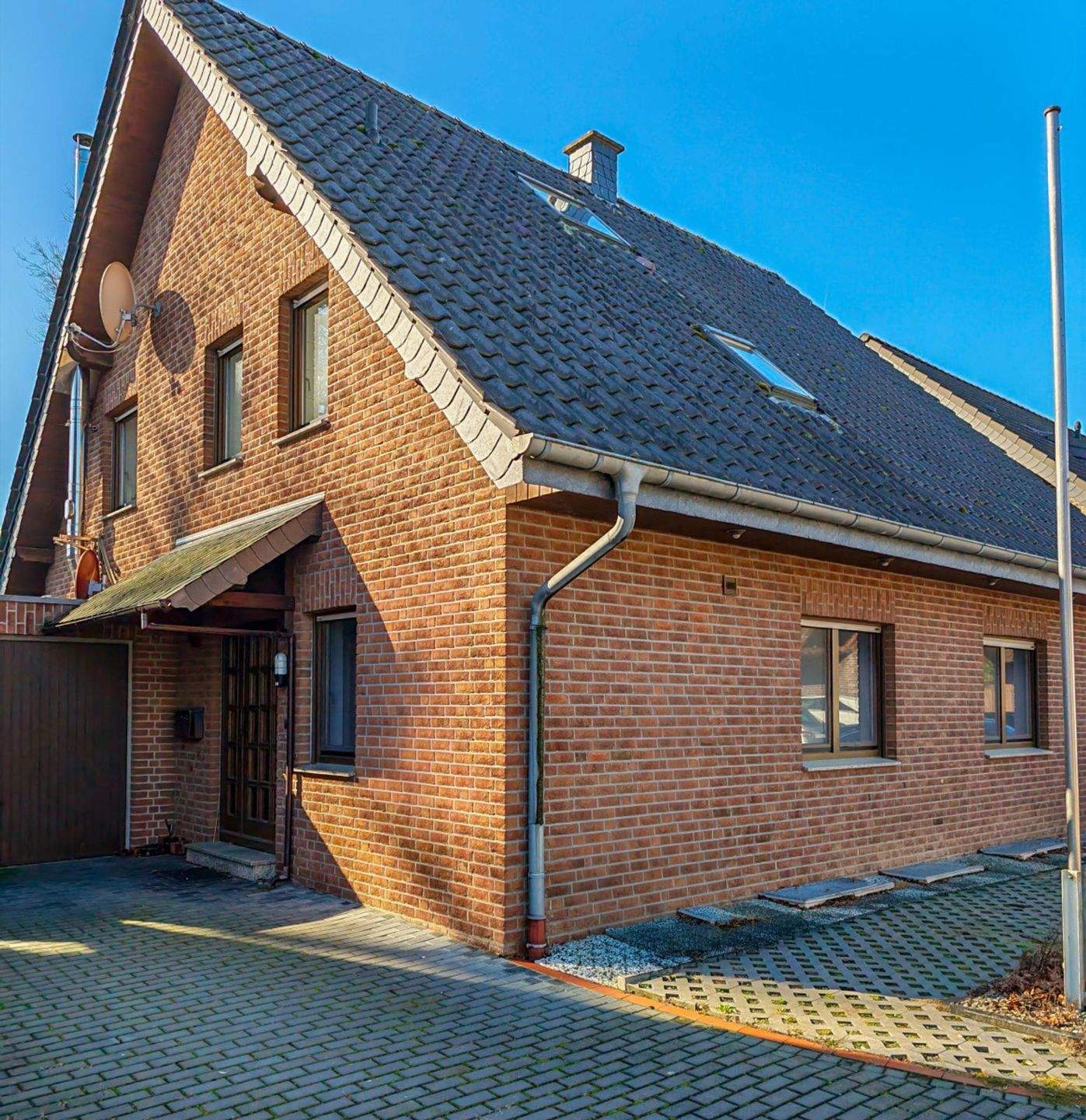 Schönes freistehendes Einfamilienhaus in Marienbaum mit vielseitigen Nutzungsmöglichkeiten – Xanten – Bild 1 von 9
