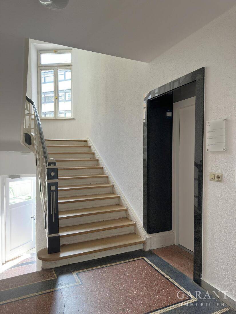 Zentrale Lage, historischer Charme, vielseitige Perspektiven! – Augsburg – Vorschaubild 3
