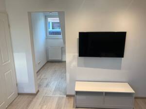 Moderne vollmöblierte 2,5 Zi-Wohnung in S-Gaisburg kernsaniert und hochwertig ausgestattet mit Garten – 70186 Stuttgart – Vorschaubild 2