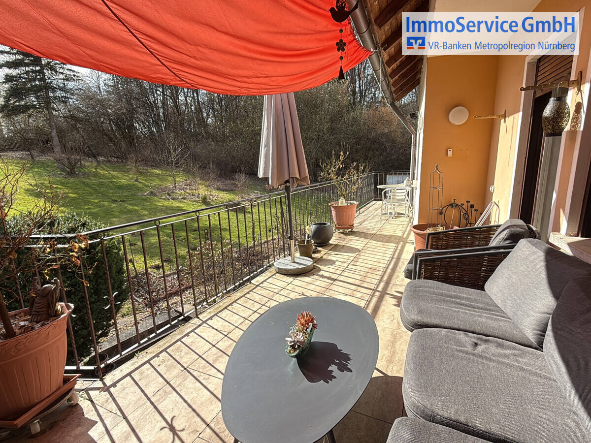Einfamilienhaus auf einem großzügigen Grundstück mit Tiefgarage und einer weiteren Garage – Ottensoos – Bild 1 von 9