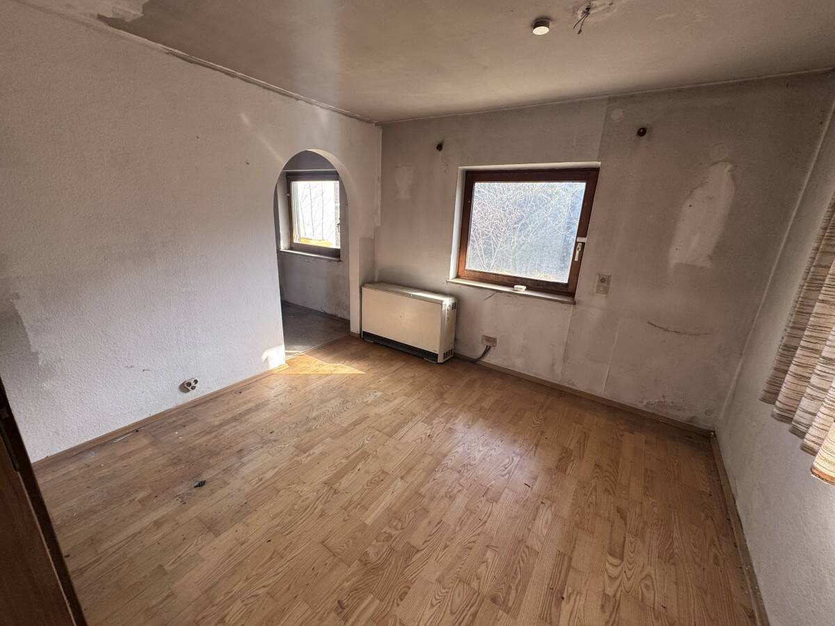 Sanierungsbedürftiges Haus in Unterammergau mit traumhaftem Gebirgsblick – Unterammergau – Vorschaubild 2
