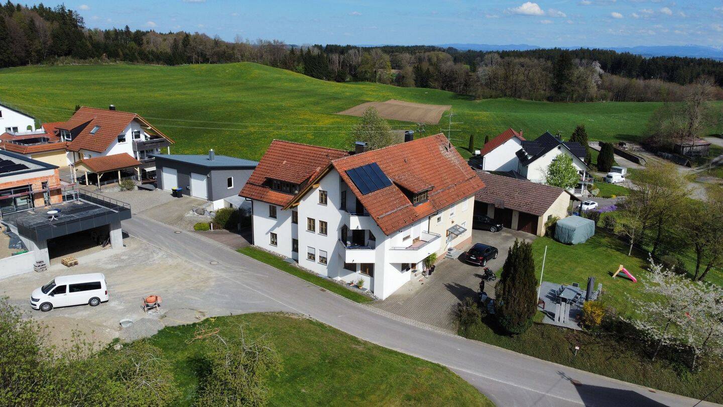 Handwerkertraum: Doppelhaushälfte in Waldburg-Egg mit Alpenblick & 2 Garagen – Waldburg – Vorschaubild 2