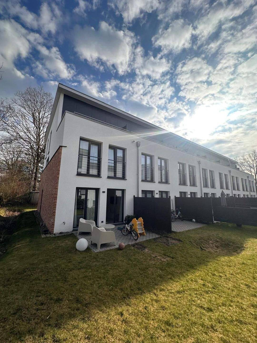 Neubau !! Exklusives 4 Zimmer Endreihenhaus mit Gartenanteil in Kaltenkirchen zu vermieten !!