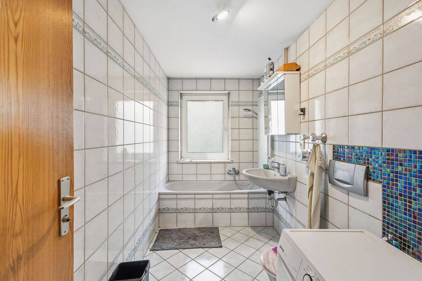 Helle 2 Zi Wohnung, Küche, Balkon, Garage, Stellplatz – Regensburg – Vorschaubild 6