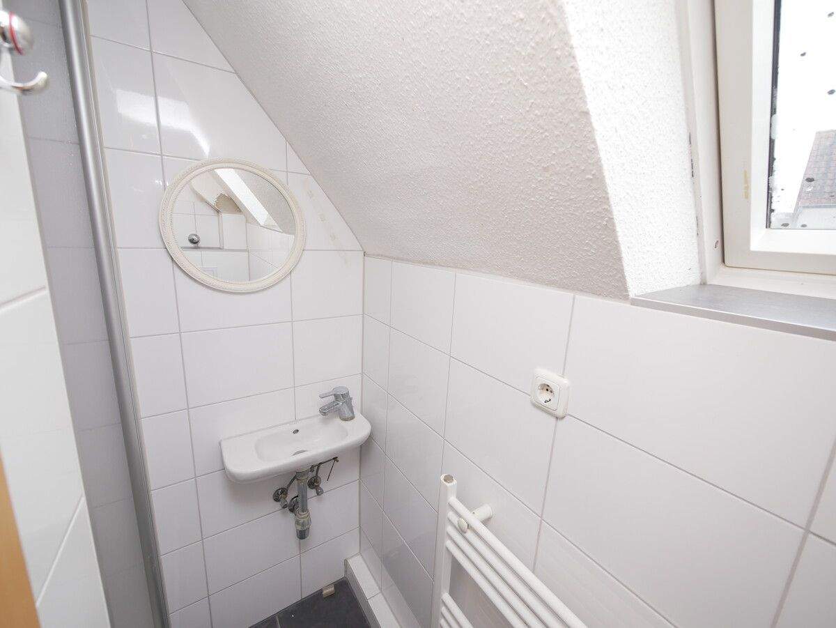 Sehr gepflegte und gemütliche 2,5-Raum-Dachgeschosswohnung in zentraler Lage von Buer-Mitte – Gelsenkirchen – Vorschaubild 6
