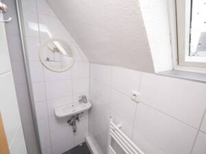 Sehr gepflegte und gemütliche 2,5-Raum-Dachgeschosswohnung in zentraler Lage von Buer-Mitte – 45894 Gelsenkirchen – Vorschaubild 6