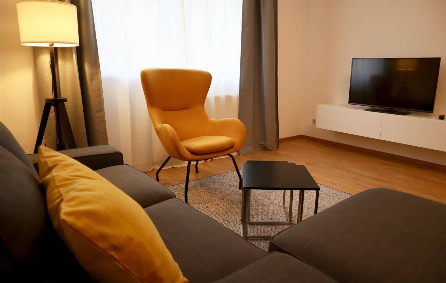 Helle 2-Zimmer-Wohnung mit Balkon in begehrter Lage im Glockenbachviertel – München – Vorschaubild 3