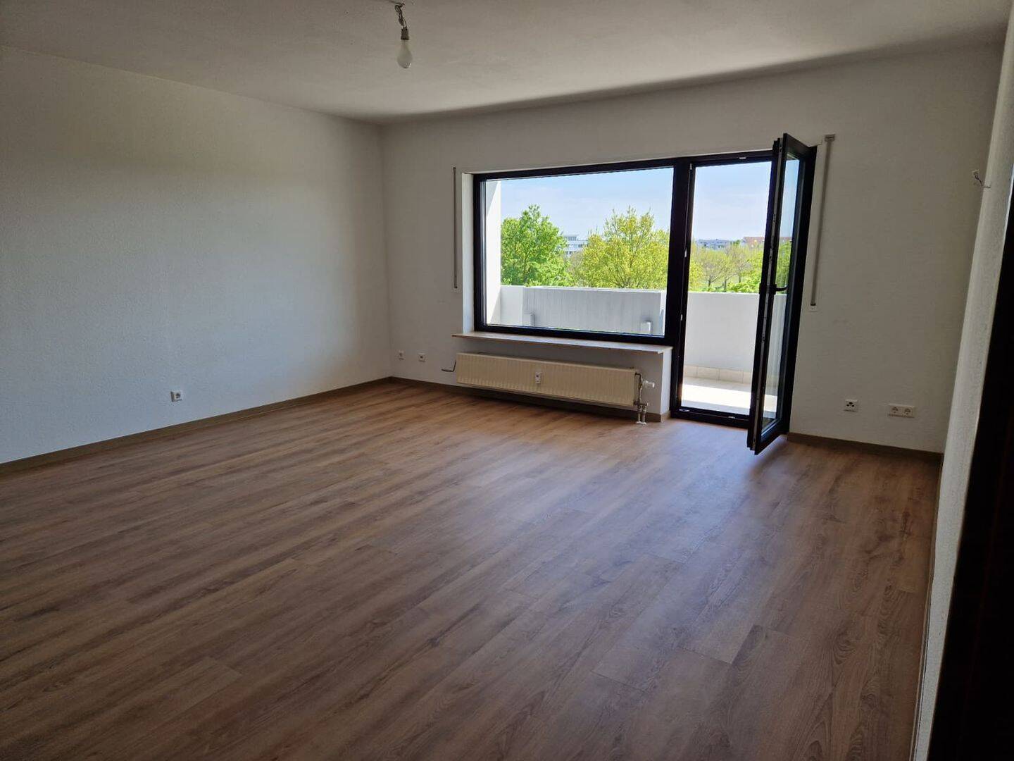 Helle neu renovierte 2-Zimmer Wohnung mit Balkon und TG-Stellplatz in Karlsruhe-Neureut – Karlsruhe – Vorschaubild 6