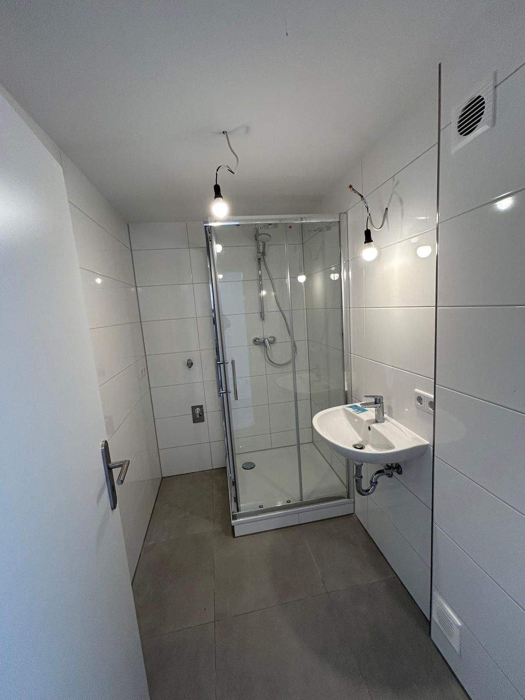 Helle sanierte 2 Zimmer Wohnung in der Rosenau mit Balkon – Nürnberg – Vorschaubild 2