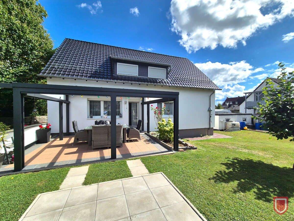 Kirchditmold - modernisiertes Zweifamilienhaus mit 3 Garagen – Kassel – Bild 1 von 9