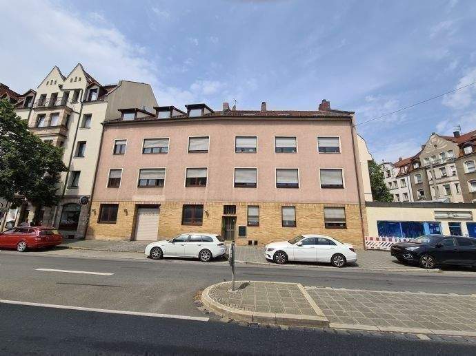 St. Leonhard von oben! Helle 4-Zimmer-Wohnung mit ca. 97,4 qm & kleinem Westbalkon im obersten Stock! Zentrale dennoch ruhige Lage – Nürnberg – Bild 1 von 4