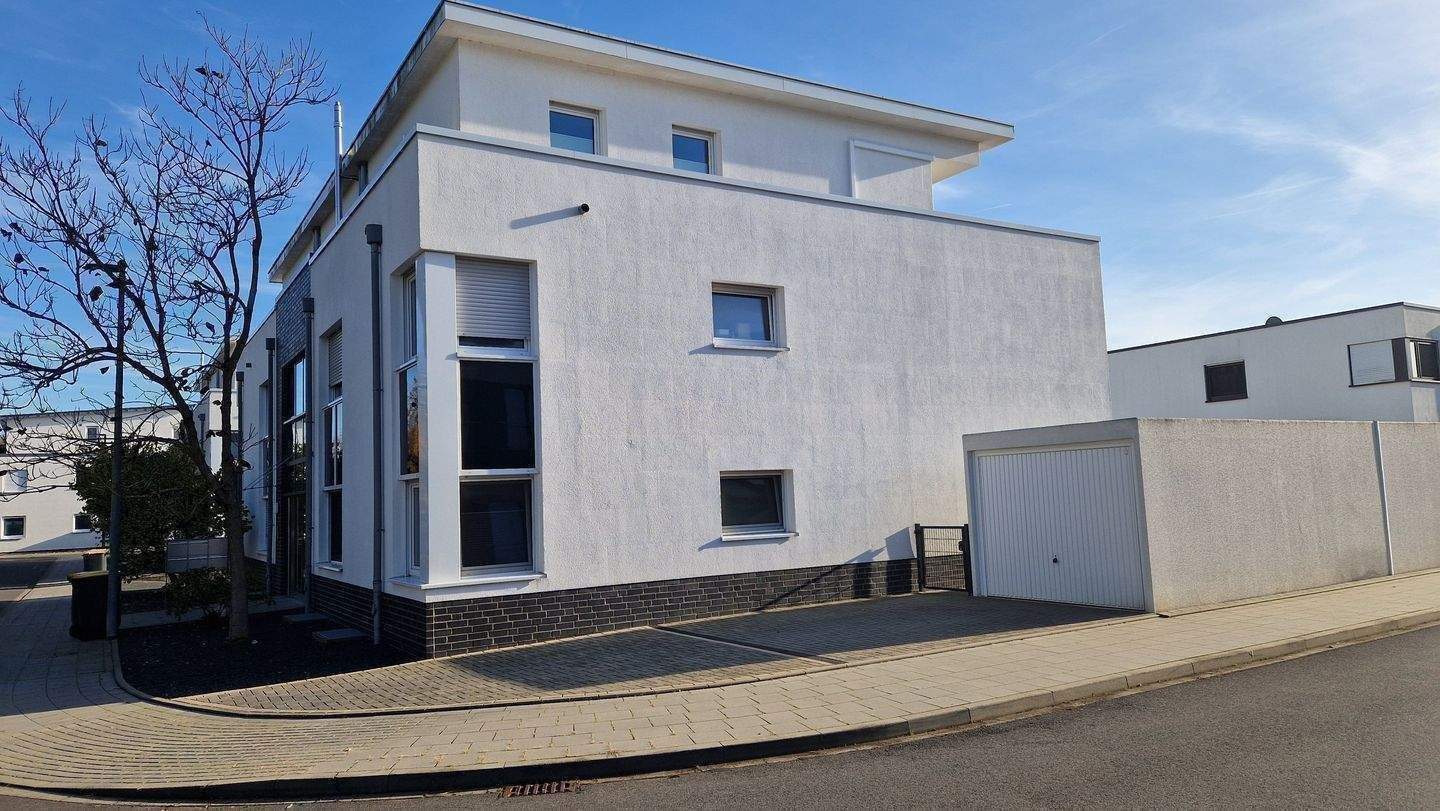 Traumhafte Etagenwohnung in nicht duplizierbarer Lage zum Nordpark gelegen ! Gemütliche Terrasse und 2 Stellplätze ! – Mönchengladbach – Vorschaubild 7