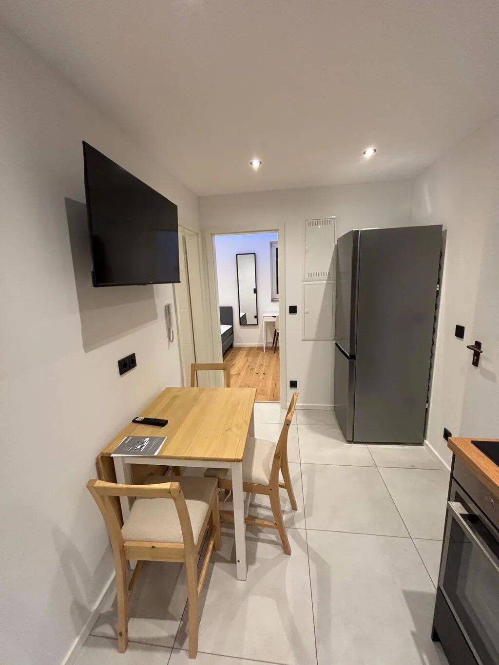 Helles WG-Zimmer sucht neuen Bewohner/ Kreuzhofstraße 6, München/ WE41 / Zi.3 – München – Vorschaubild 3
